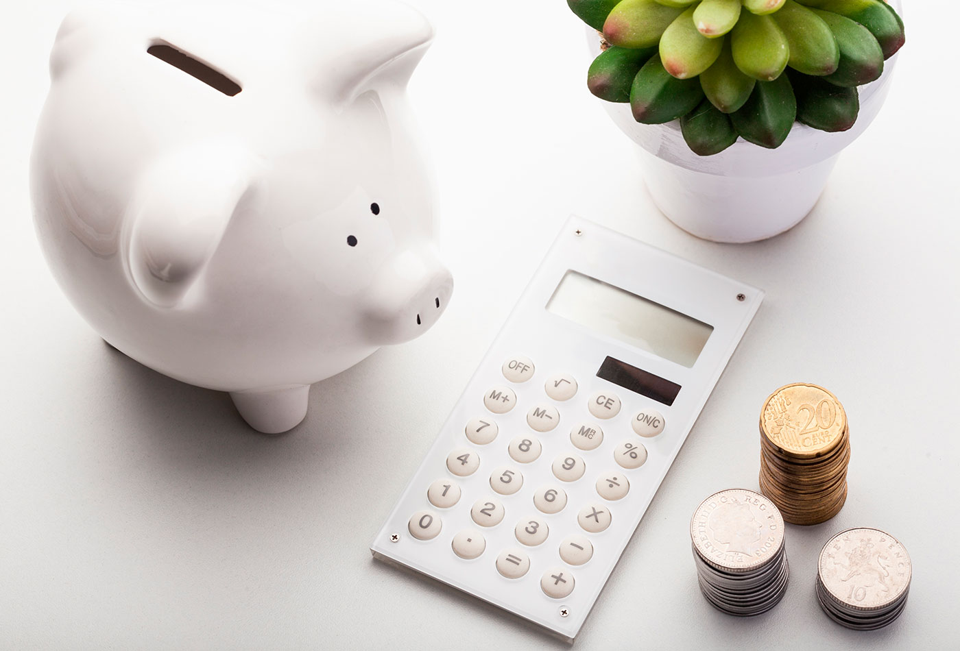 Alcancía ahorrar cumplir con metas financieras